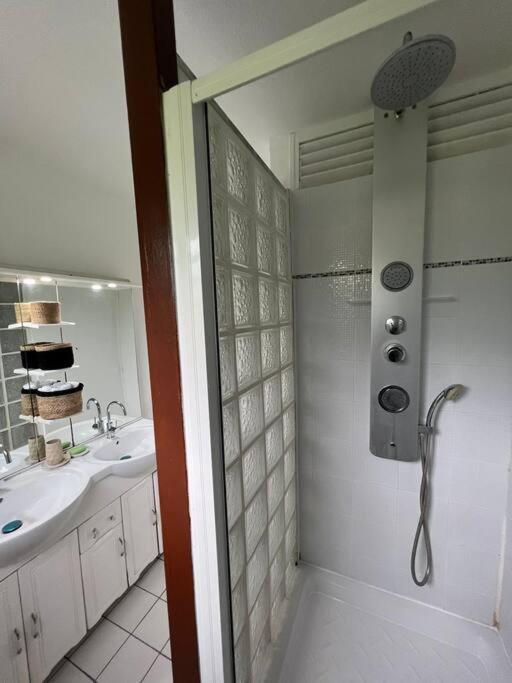 Appartement F4 Petit Bourg Ngoại thất bức ảnh